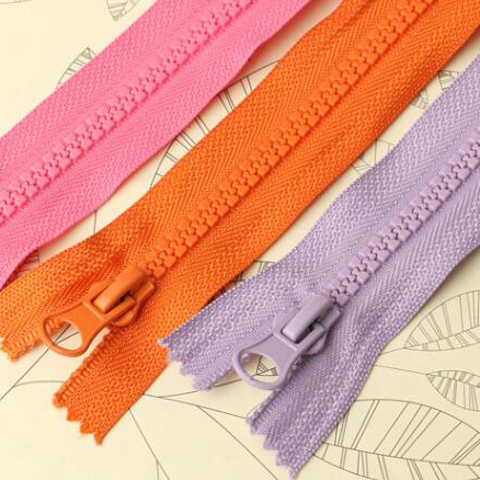 How to solve the problem that a metal zipper is hard to zip?