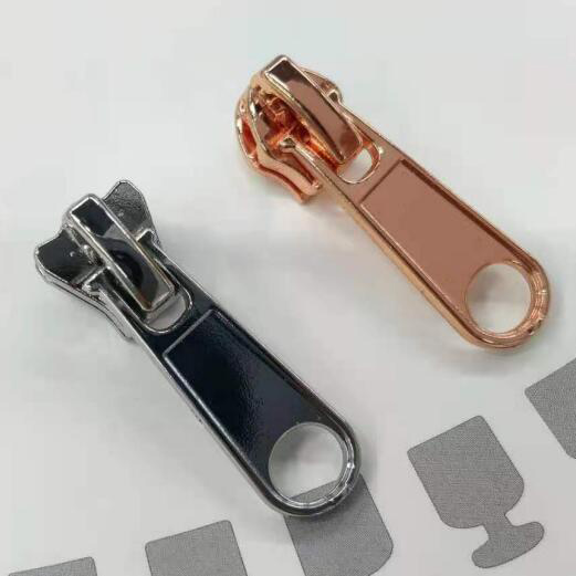 Zipper manufacturer teaches you some tips for life. How to put the zipper pull back if it falls off